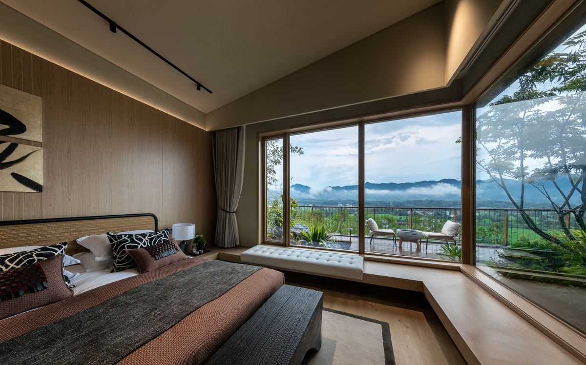 卧室大开窗纳山景